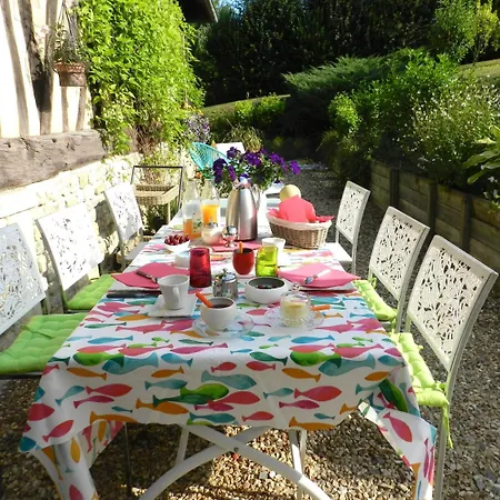 לינה וארוחת בוקר Le Pressoir 3*